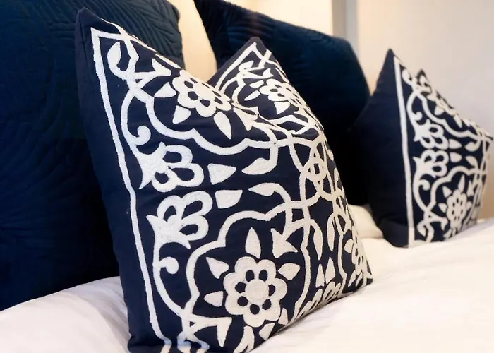 4 Bed Apartment- With Cosy Pub - Food/Drink 10%Off