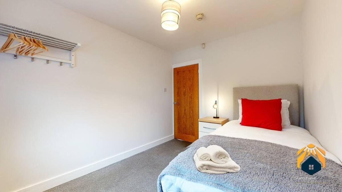 Apartment 4 Bed Apartment- With Cosy Pub - Food/drink 10%off Pontypool