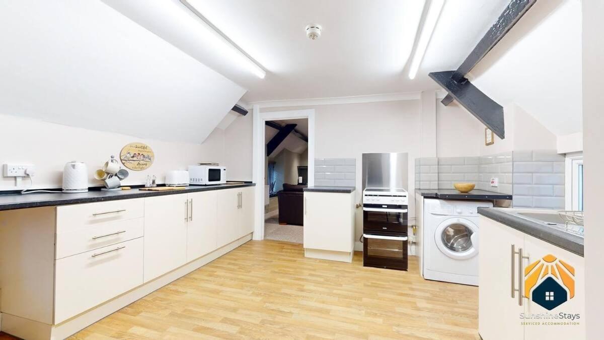 Apartment 4 Bed Apartment- With Cosy Pub - Food/drink 10%off
