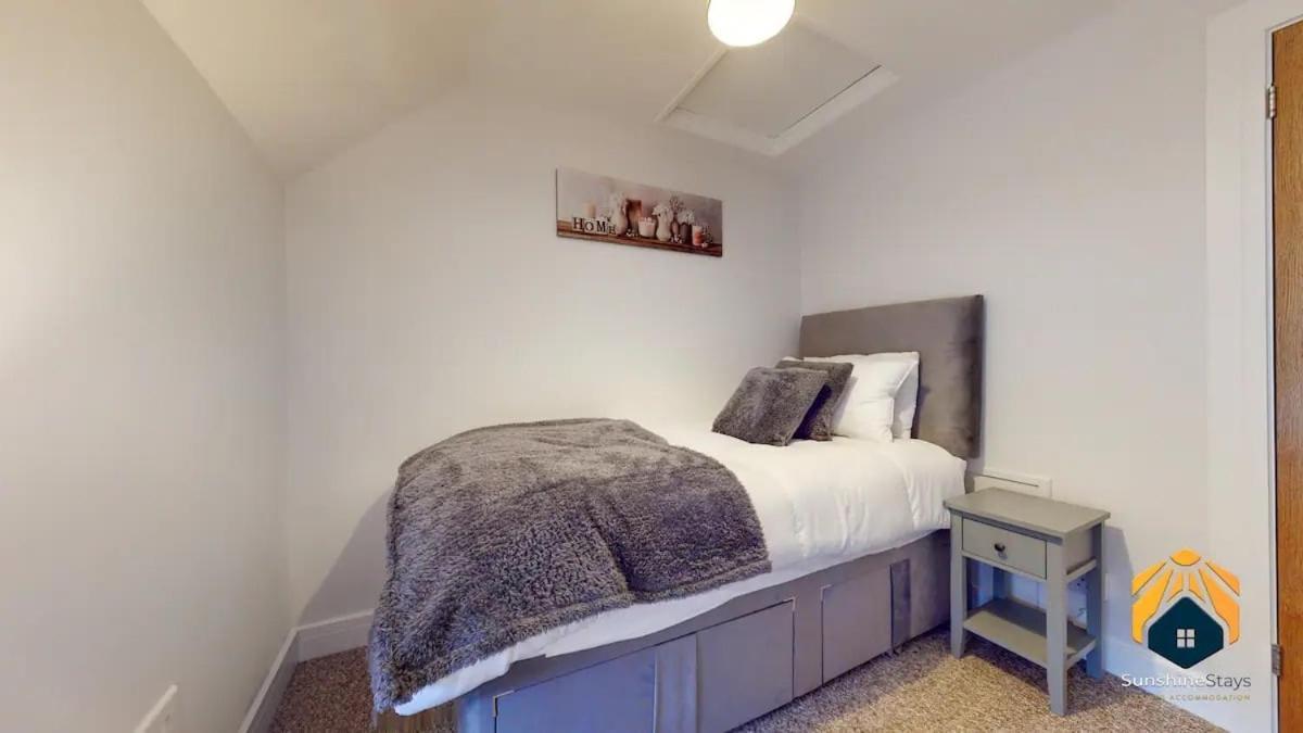 Apartment 4 Bed Apartment- With Cosy Pub - Food/drink 10%off Pontypool
