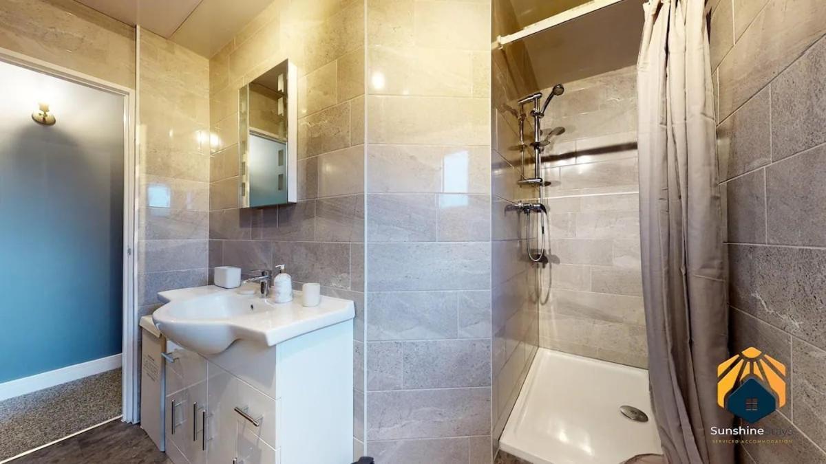 Apartment 4 Bed Apartment- With Cosy Pub - Food/drink 10%off *