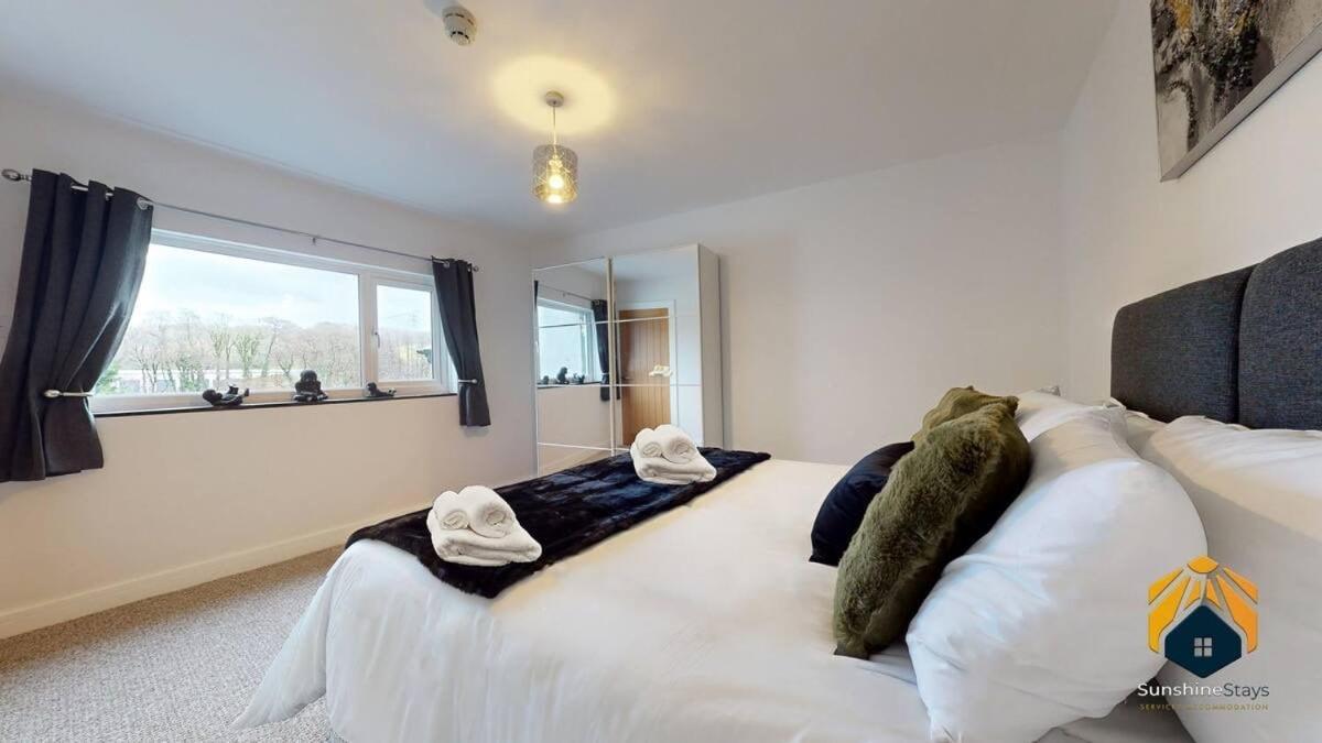 4 Bed Apartment- With Cosy Pub - Food/drink 10%off Apartment Pontypool