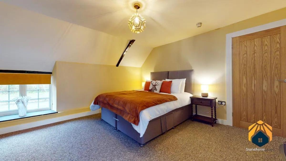4 Bed Apartment- With Cosy Pub - Food/drink 10%off * Pontypool
