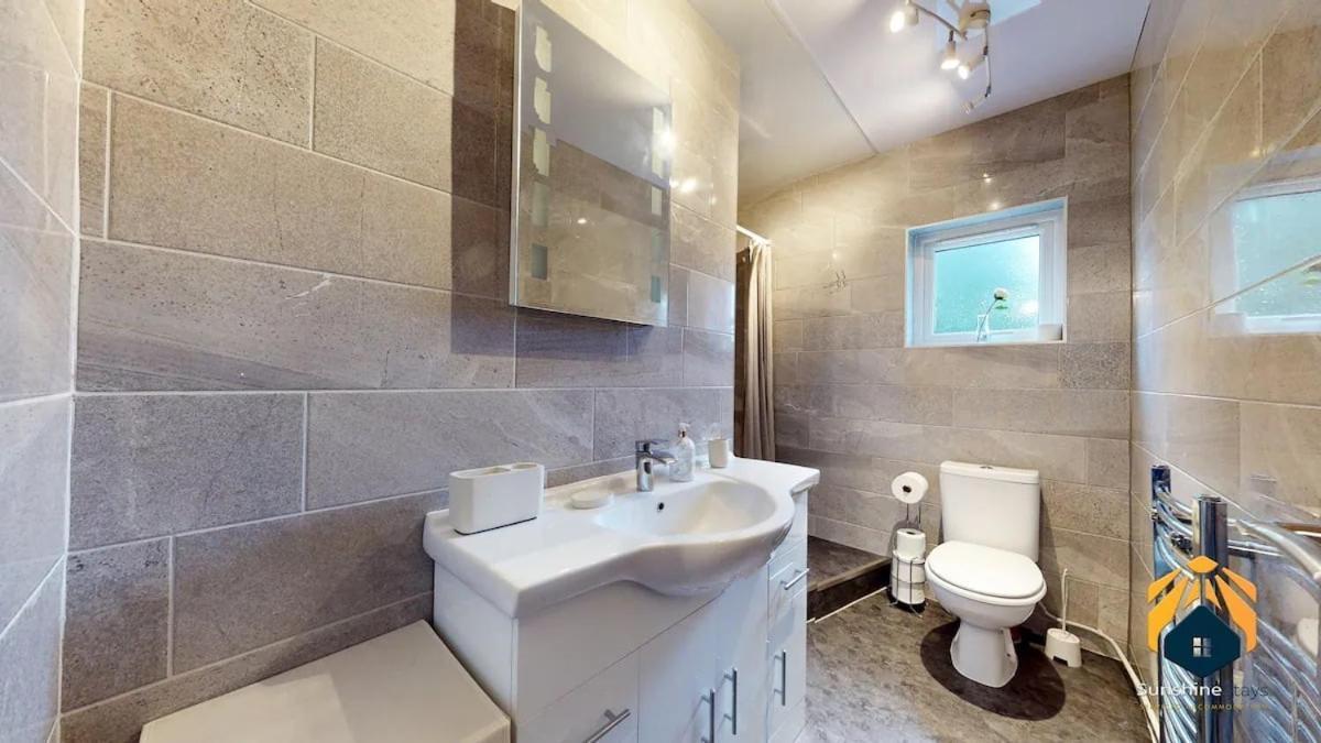 Apartment 4 Bed Apartment- With Cosy Pub - Food/drink 10%off